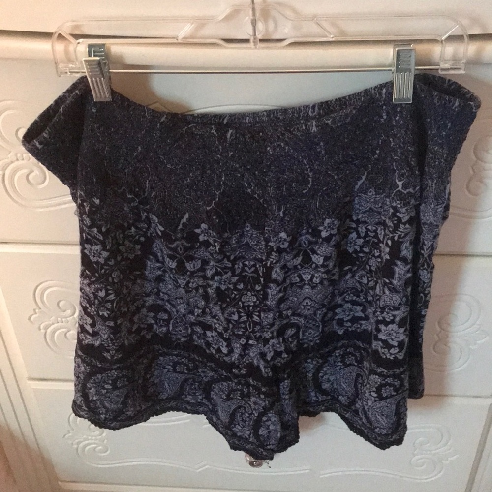 Flowy elastic shorts